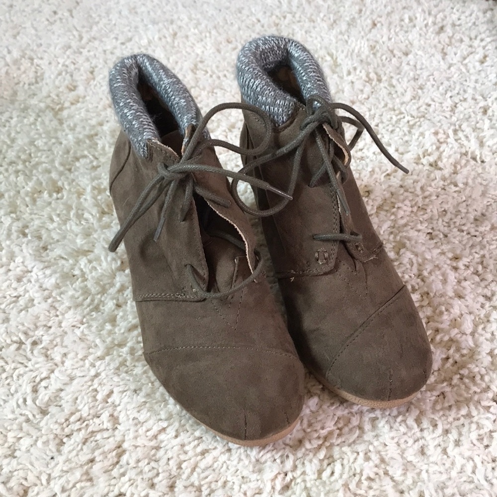 Qupid brown suede wedge booties